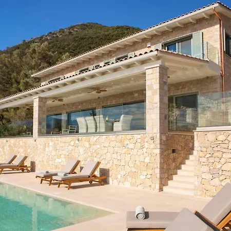 Ilaira Villa *